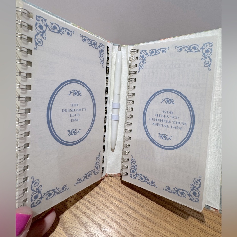 Avon Vintage Floral 1984 Presidents Club address and date notebook NWOB - Picture 4 of 8